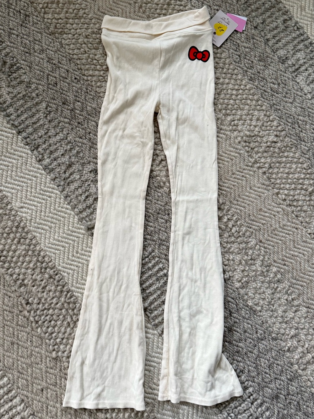 Hello Kitty Cream Flared Leggings with Red Bow Accent xs nwt high-rise